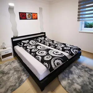 Neue Apartment