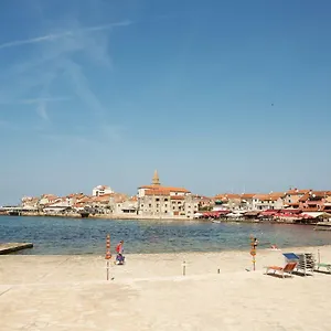 https://downtown-beach-apartments.in-istria.net